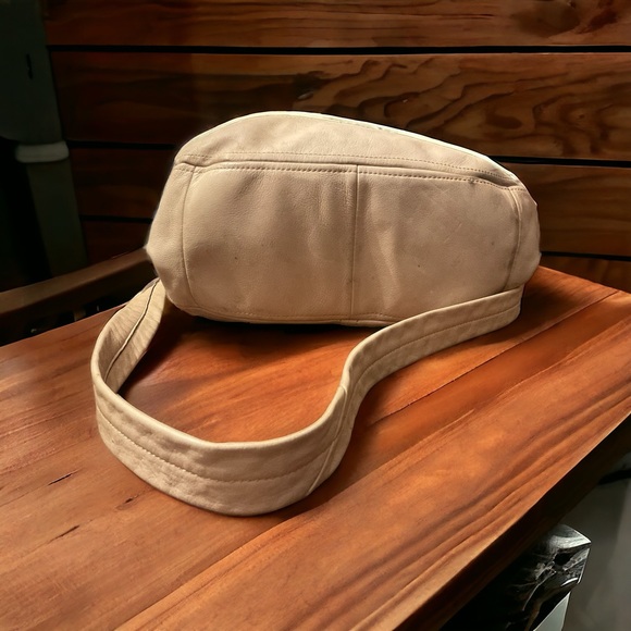 B Makowsky Soft Tan Leather Silver Hardware Bag! - Picture 10 of 12